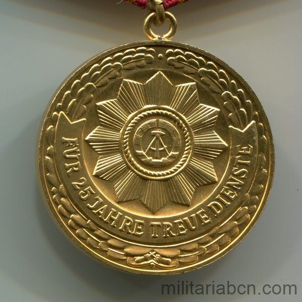 DDR Medalla por Buen Servicio en los órganos Militarizados del Ministerio del Interior. Versión oro