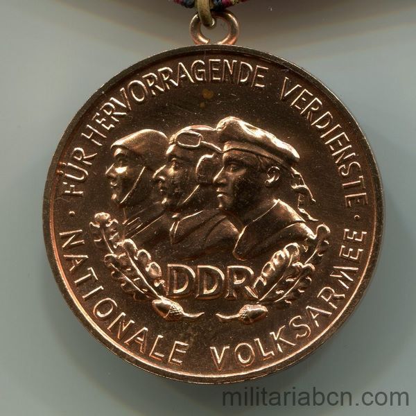 DDR Medalla al Mérito en el Ejército Nacional Popular. Versión bronce