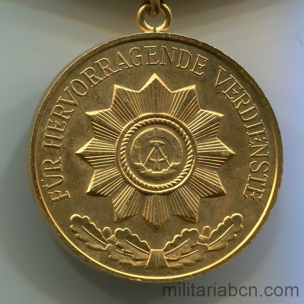 DDR Medalla al Mérito en los órganos del Ministerio del Interior. Versión oro