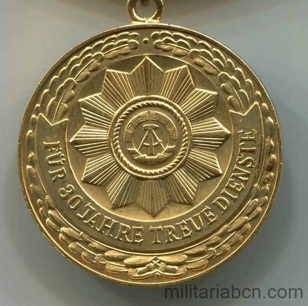 DDR Medalla por Buen Servicio en los órganos Militarizados del Ministerio del Interior. Versión oro