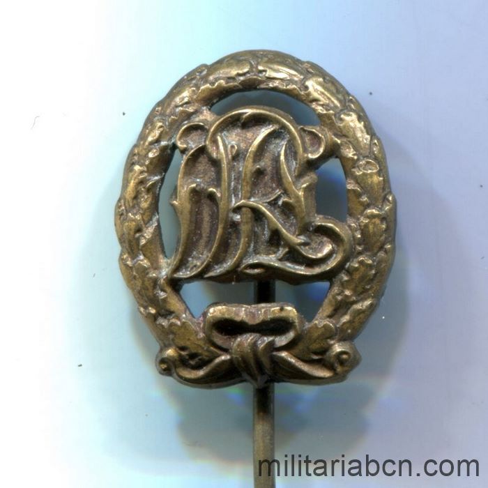 Alemania. Placa deportiva DRL en plata. Miniatura sin esvástica