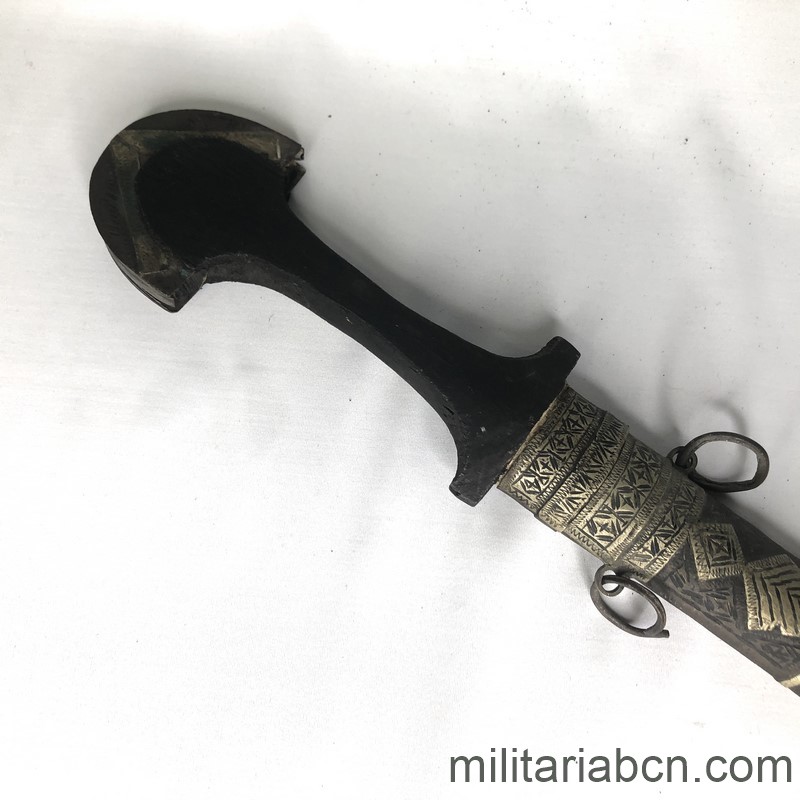 Marruecos. Gumía Marroquí. Siglo XX. en madera. acero y latón