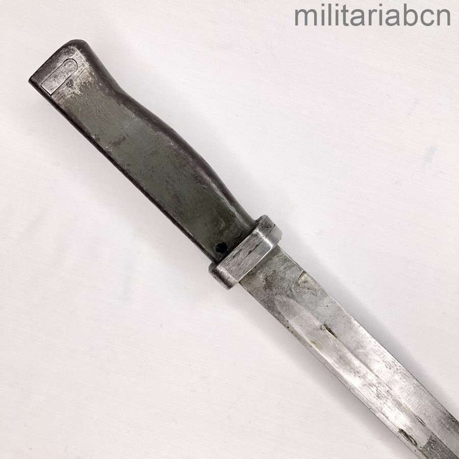 Alemania. Bayoneta Ersatz modelo con anilla recortada.