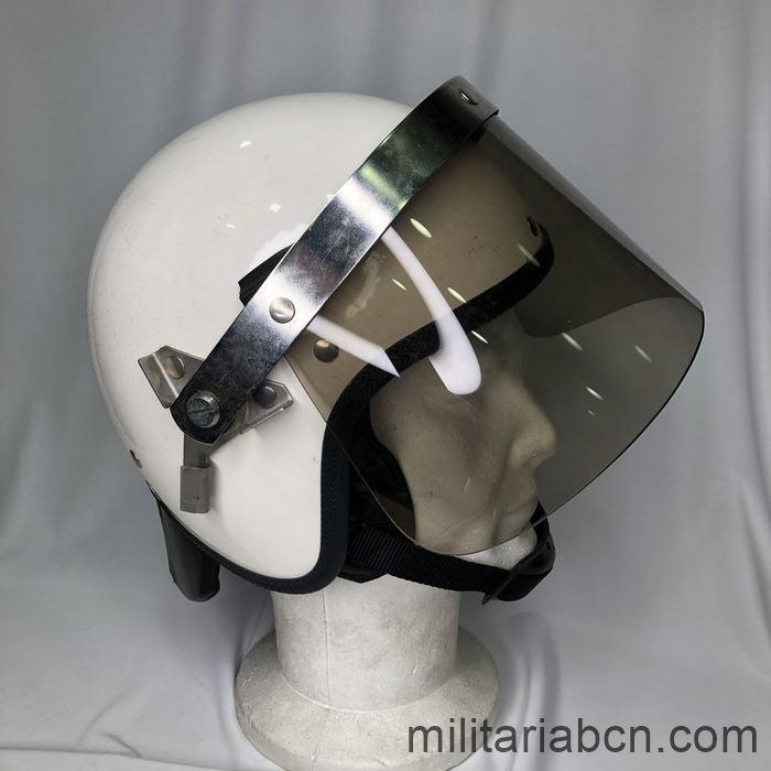 Casco antidisturbios de la Guardia Urbana de Badalona