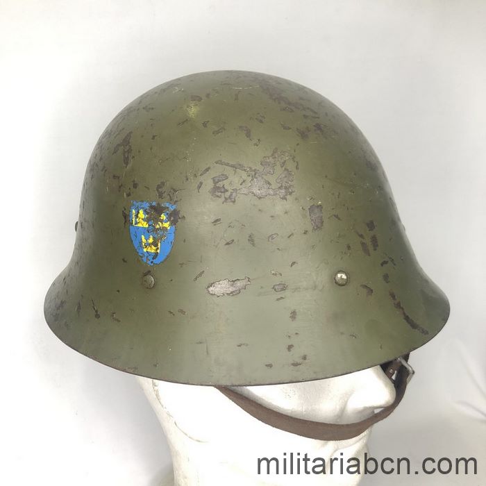 Suecia. Casco sueco M26 con calcomanías originales. Segunda Guerra Mundial
