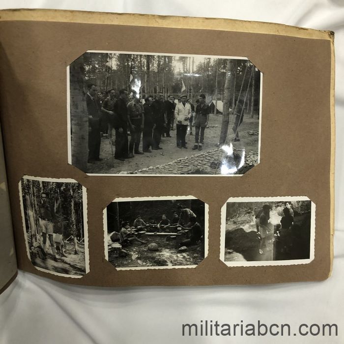 Àlbum amb 57 fotografies de Campaments del Frente Juventudes Centúria Gatell i Folch 1944