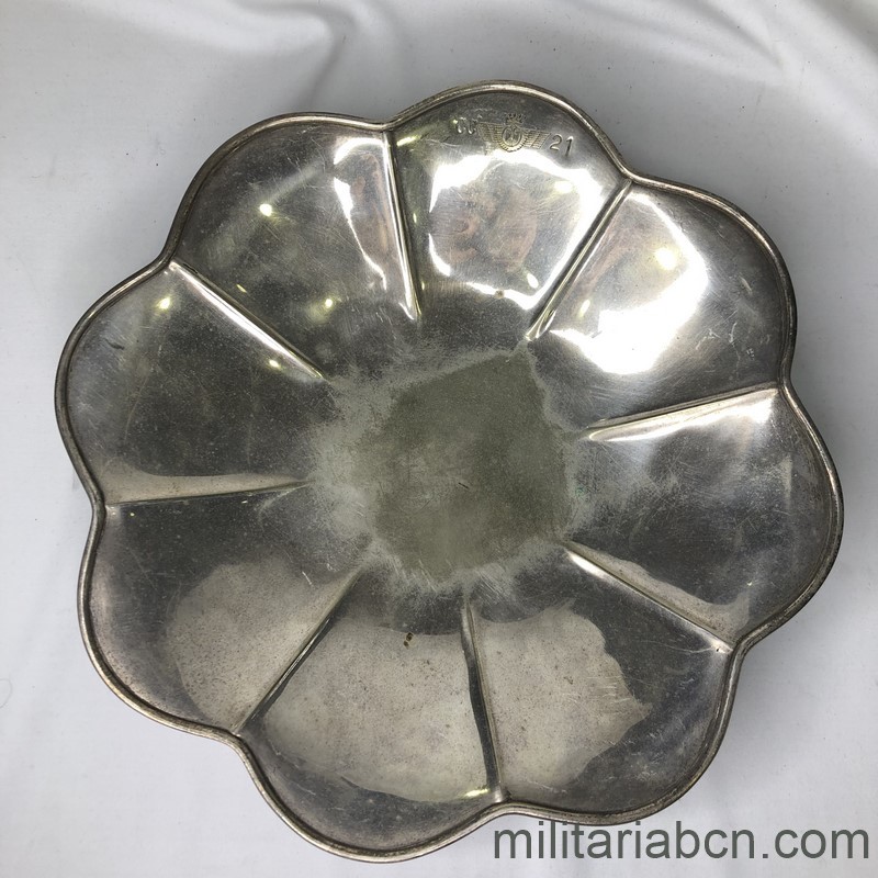 Bandeja en alpaca del Ejército del Aire. Modelo 1937. Con marcaje CC21. 28 cm de diámetro.