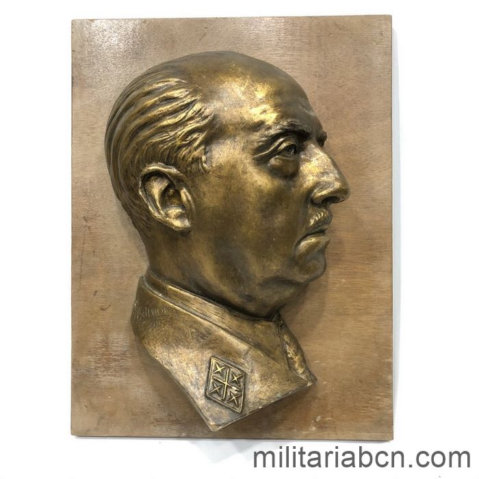 Bajorrelieve con la efigie de Francisco Franco. Firmado Beltrán 1952