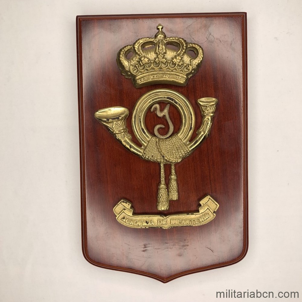 Metopa de la Academia de Infantería. Bronce sobre madera