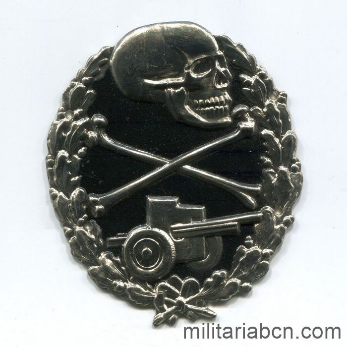 Placa o insignia con calavera de Anti-Carros. Utilizada por la División Azul.