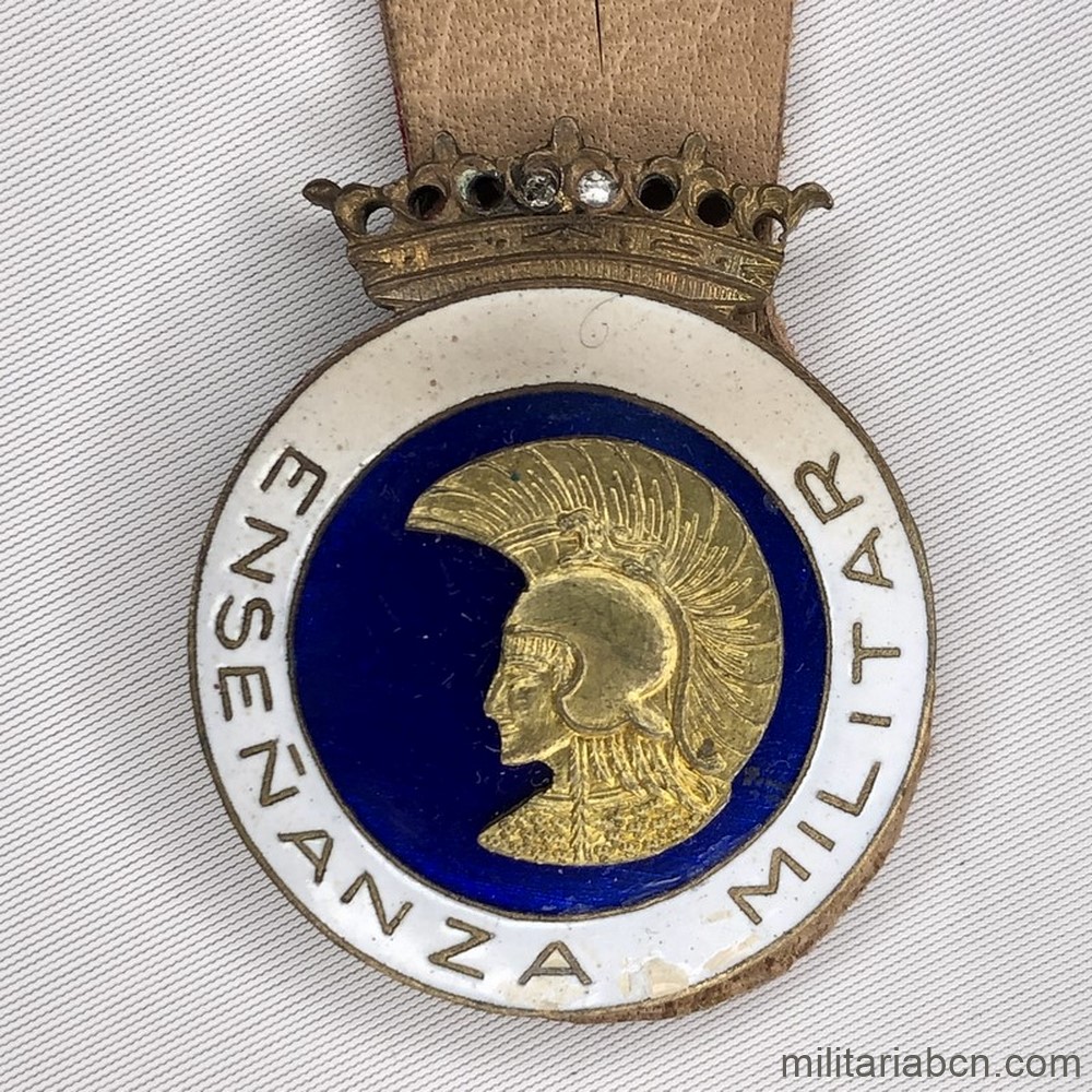 Insignia de pecho de Enseñanza Militar. Variante. Época Franco