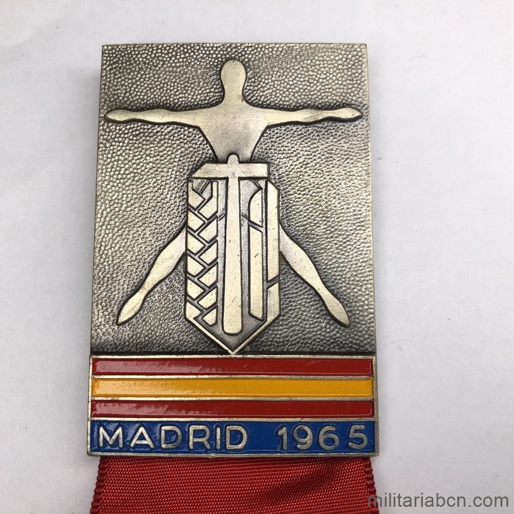 Insignia del Congreso Internacional sobre Preparación Física de los Trabajadores y su Descanso. Madrid 1965