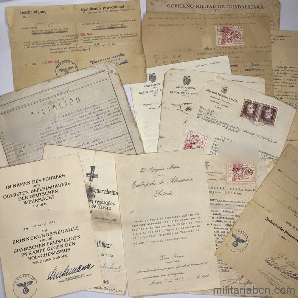 Conjunto de 15 documentos y concesiones de un Cabo de la División Azul