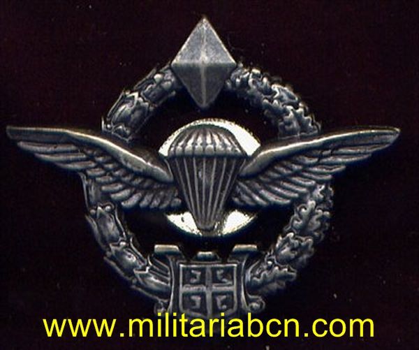 Insignia paracaidista de las milicias serbias en Bosnia. Versión plata. Sin corona