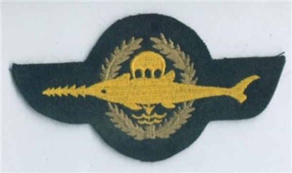 República Federal Alemana. Paracaidista-Submarinista. 3ªClase. Fondo negro.