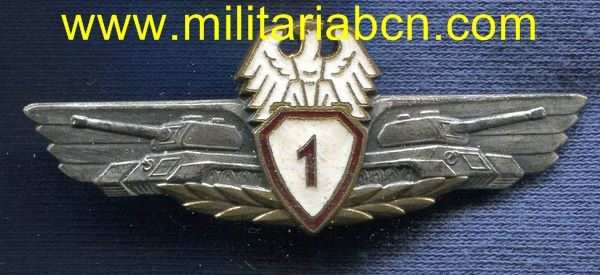 Polonia.  Insignia Oficial de Blindados.   1ª Clase.  Época Comunista.