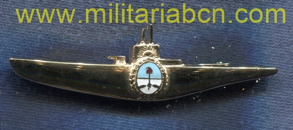 Argentina. Título submarinista. Metal. Versión oro. Actual. Centro esmaltado. Aguja posterior.