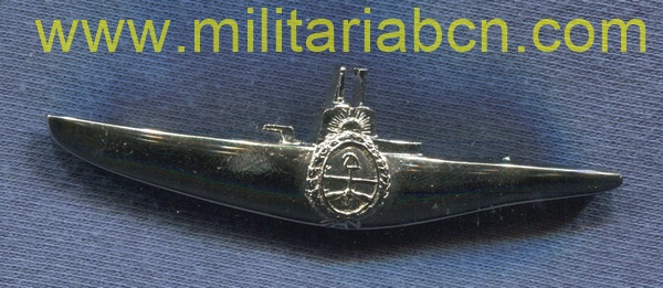 Argentina. Título submarinista. Metal. Versión plata. Actual. Centro sin esmaltar. Aguja posterior.