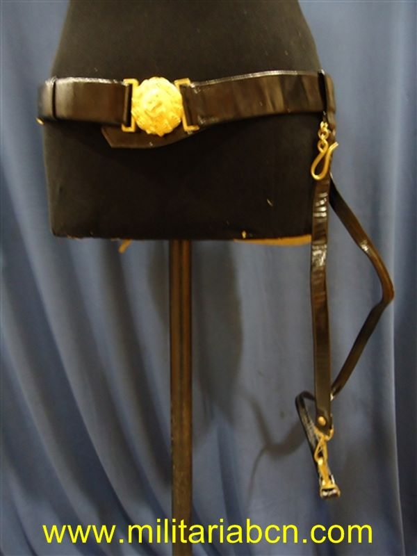 Italia. República Italiana. Cinturón con hebilla de la Marina Militar. Con  atalajes para la daga.