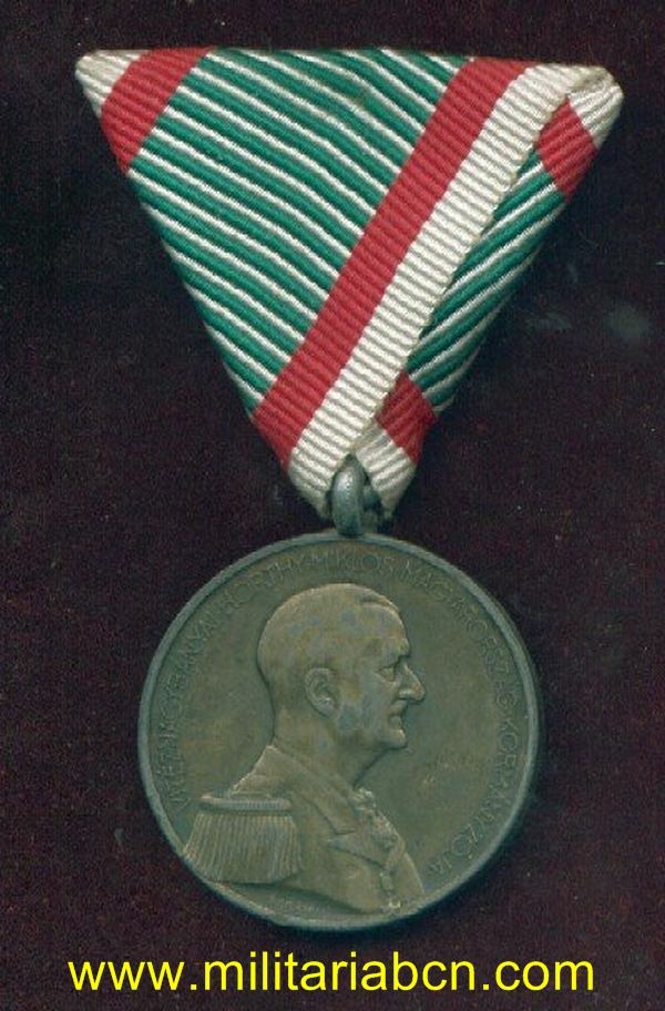 HUNGRIA. Medalla a la Bravura. 1939. Con el rostro de Horthy. Versión bronce.