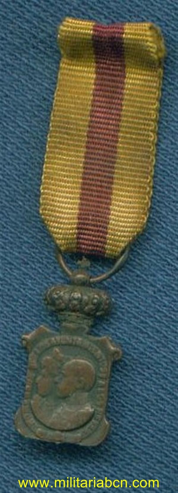 España. Miniatura medalla de Homenaje de los Ayuntamientos a los Reyes