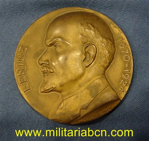 URSS Unión Soviética.  Medalla Conmemorativa de Lenin 1870-1924.  Texto en portugués.  60 mm. de diámetro.