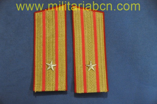 URSS. Unión Soviética. Hombreras de Comandante de Infantería. Uniforme de parada.