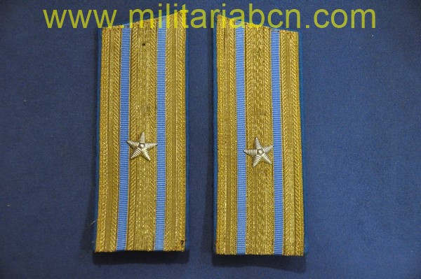 URSS. Unión Soviética. Hombreras de Comandante de Paracaidista y Aviación. Uniforme de parada.