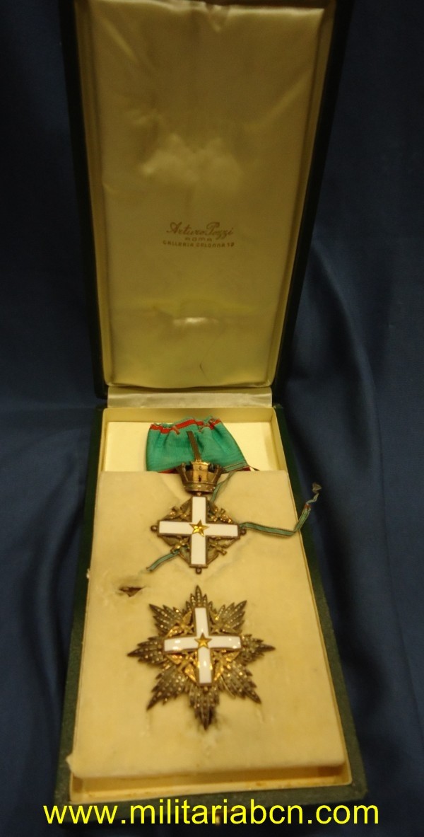 Orden Republicana al Mérito.  Conjunto de Gran Comendador: Placa y Cruz en caja de origen.  Fabricada por Arturo Pozzi de Roma.