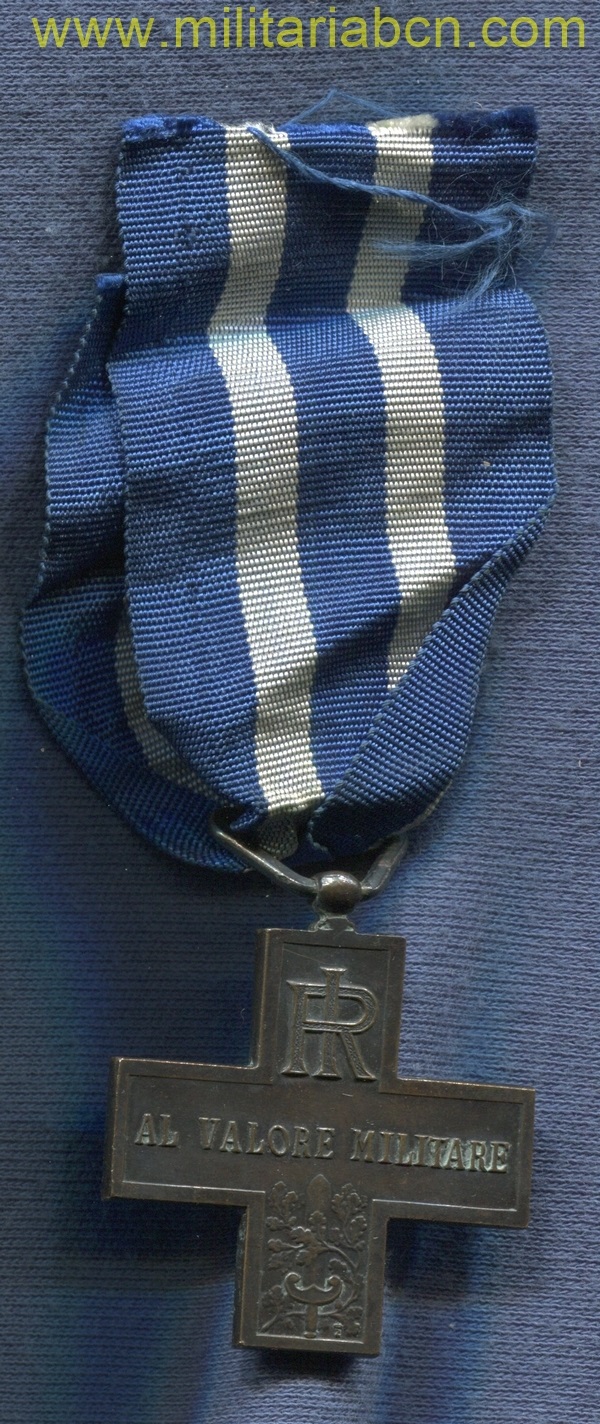 ITALIA. Cruz  al Valor Militar. República.