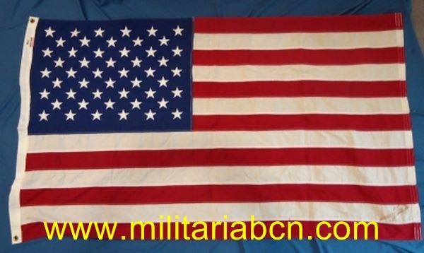 Estados Unidos de América. Bandera con 50 estrellas. Fabricación años 60-70. Epoca Guerra Vietnam.