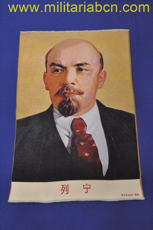 República Popular de China. Bordado plano con el retrato de Lenin 61 x 91 cm.