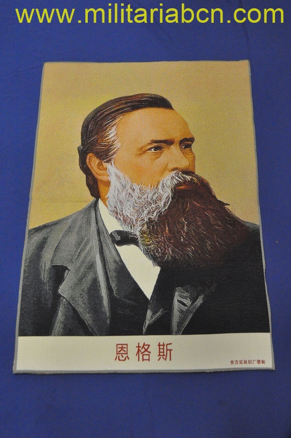 República Popular de China.  Bordado plano con el retrato de Friedrich Engels  61 x 91 cm.
