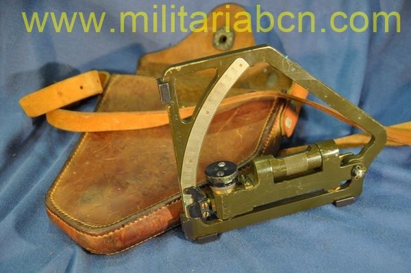 Estados Unidos. Cuadrante de artillería. M1A1 2ªGuerra Mundial. Con funda de origen en cuero.