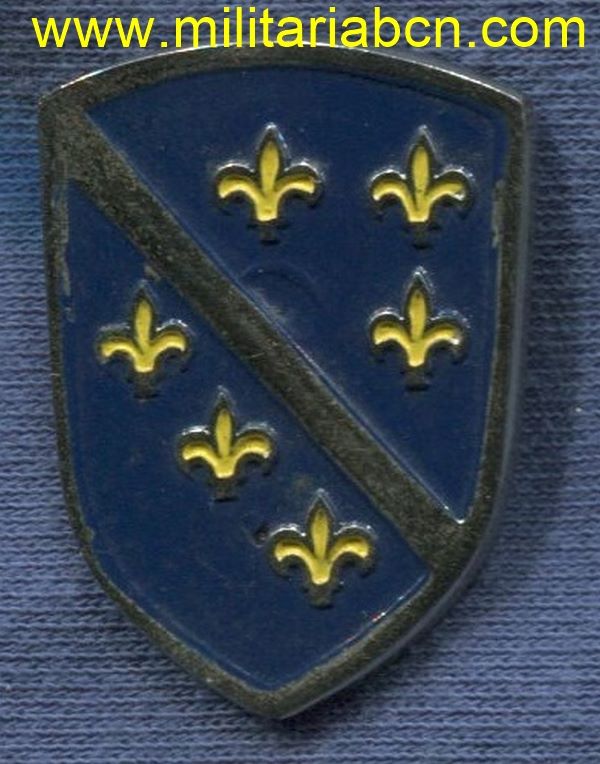 Insignia de boina o gorra de los voluntarios Bosnios en las milicias croatas en la Guerra de Liberación.  Fabricación croata. 1991-1992.