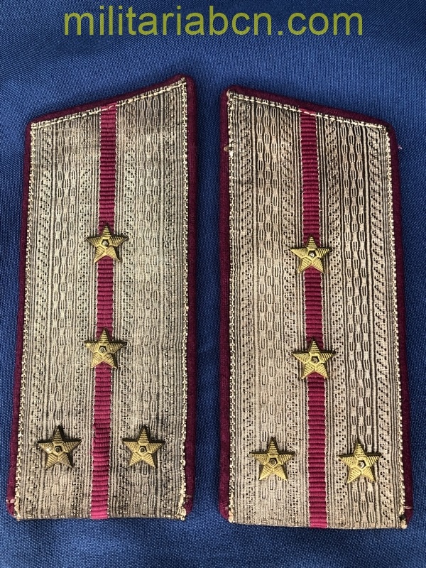 URSS. Unión Soviética. Hombreras de Capitán de Intendencia. Uniforme de parada.