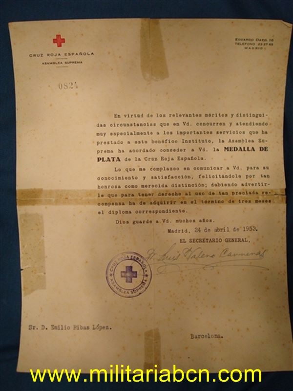 Cruz Roja Española. Documento de Concesión de la Medalla de Plata de la Cruz Roja. 1953.
