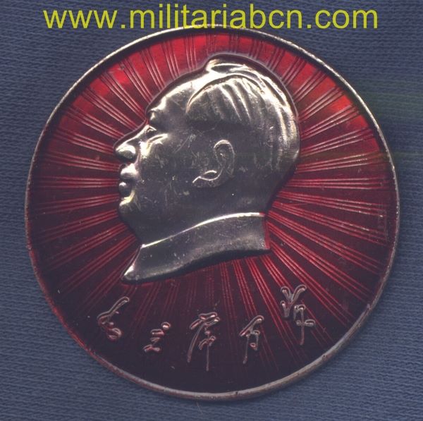 China. República Popular de China. Insignia de Propaganda Maoista. Aluminio. 43 mm.