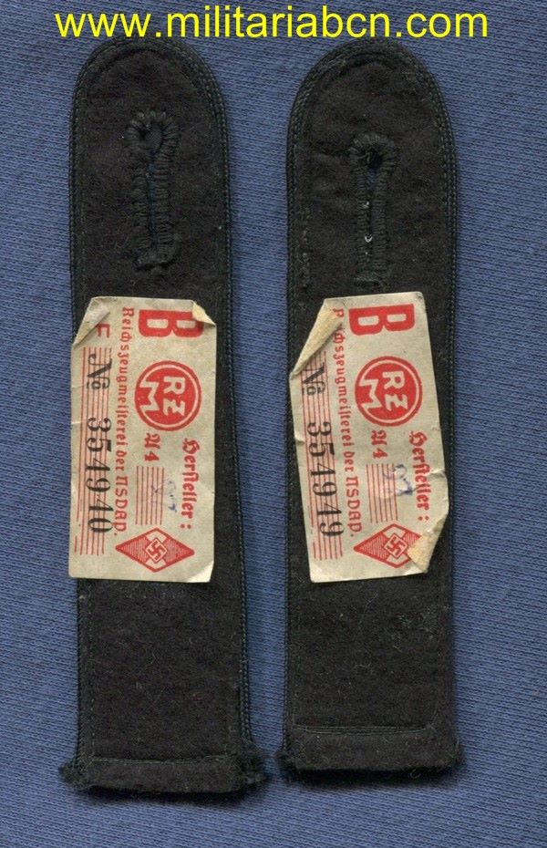 Pareja Hombreras de las DJ Deutsche Jugend. Con etiqueta RZM.