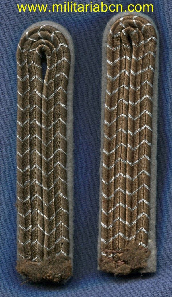 Pareja Hombreras de las SA 2º Modelo 1939-1945.  Con etiqueta RZM.