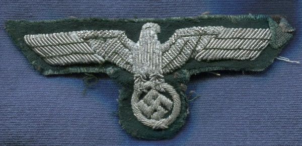 Aguila de Oficial de la Wehrmacht. Bordada a mano en hilo de plata.