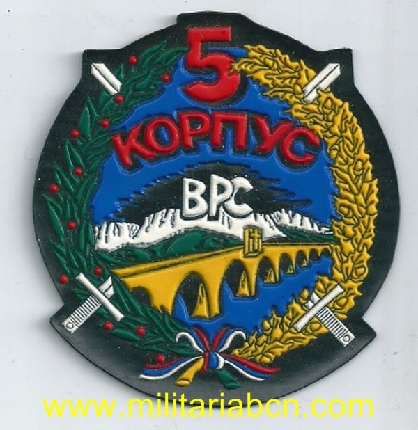 Guerra de los Balcanes. Srpska Republic. Insignia del  5º Cuerpo de  la  VRS Vojska Republike Srpske. Plástico.