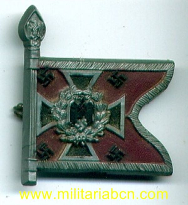 Insignia de Socorro de Invierno. Insignia de la Colección de Banderas de la Wehrmacht. Plástico. Marcada. Aguja rota.