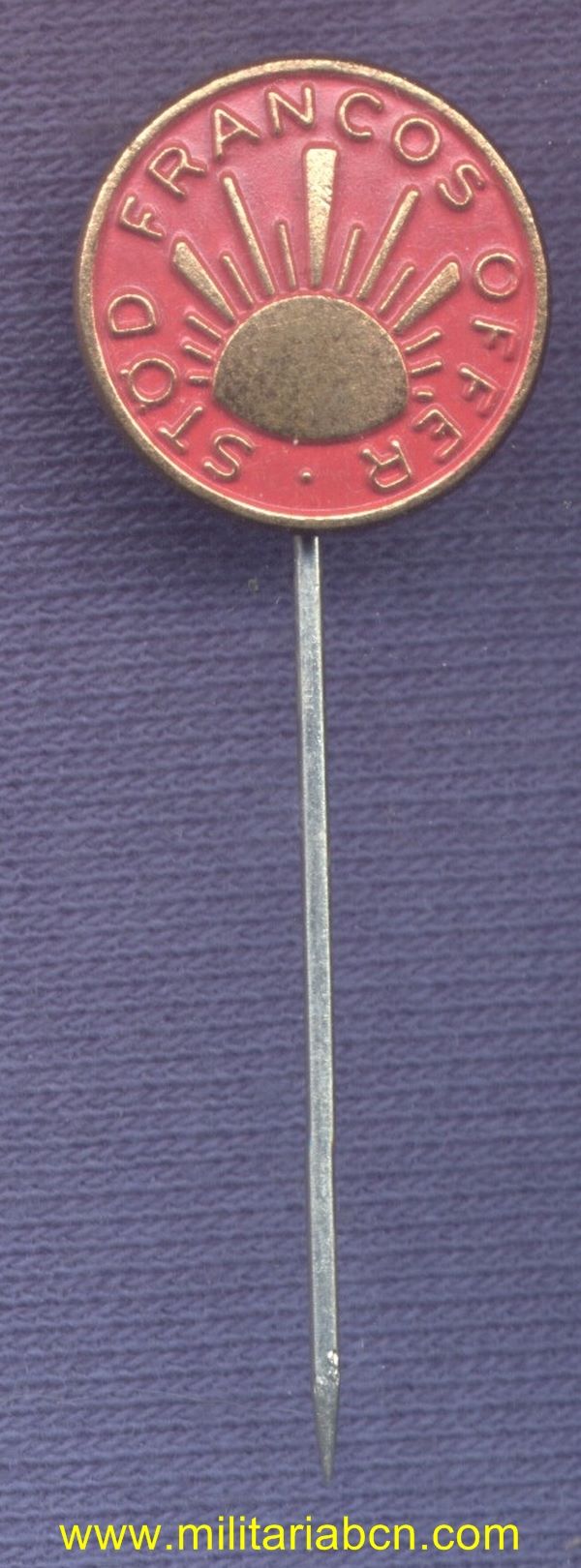 Insignia sueca de soporte a la República y el texto "Stod Francos Offer" (Paremos la Represión de Franco).