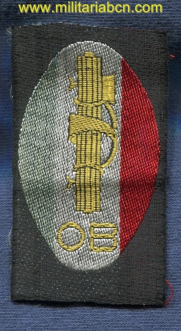 Italia. Insignia de tela de la Opera Balilla. Epoca Mussolini. 73 x 42 mm.